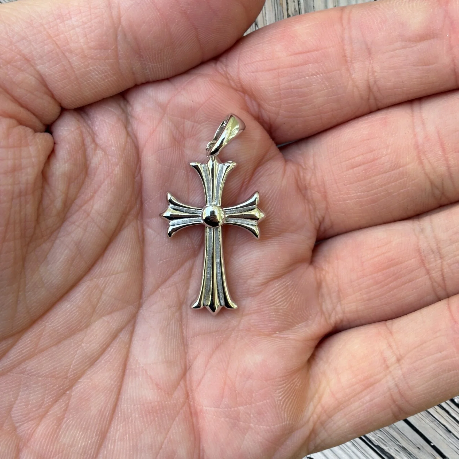 925 Sterling Silver Cross Hearts Pendant - Medium - Image 5