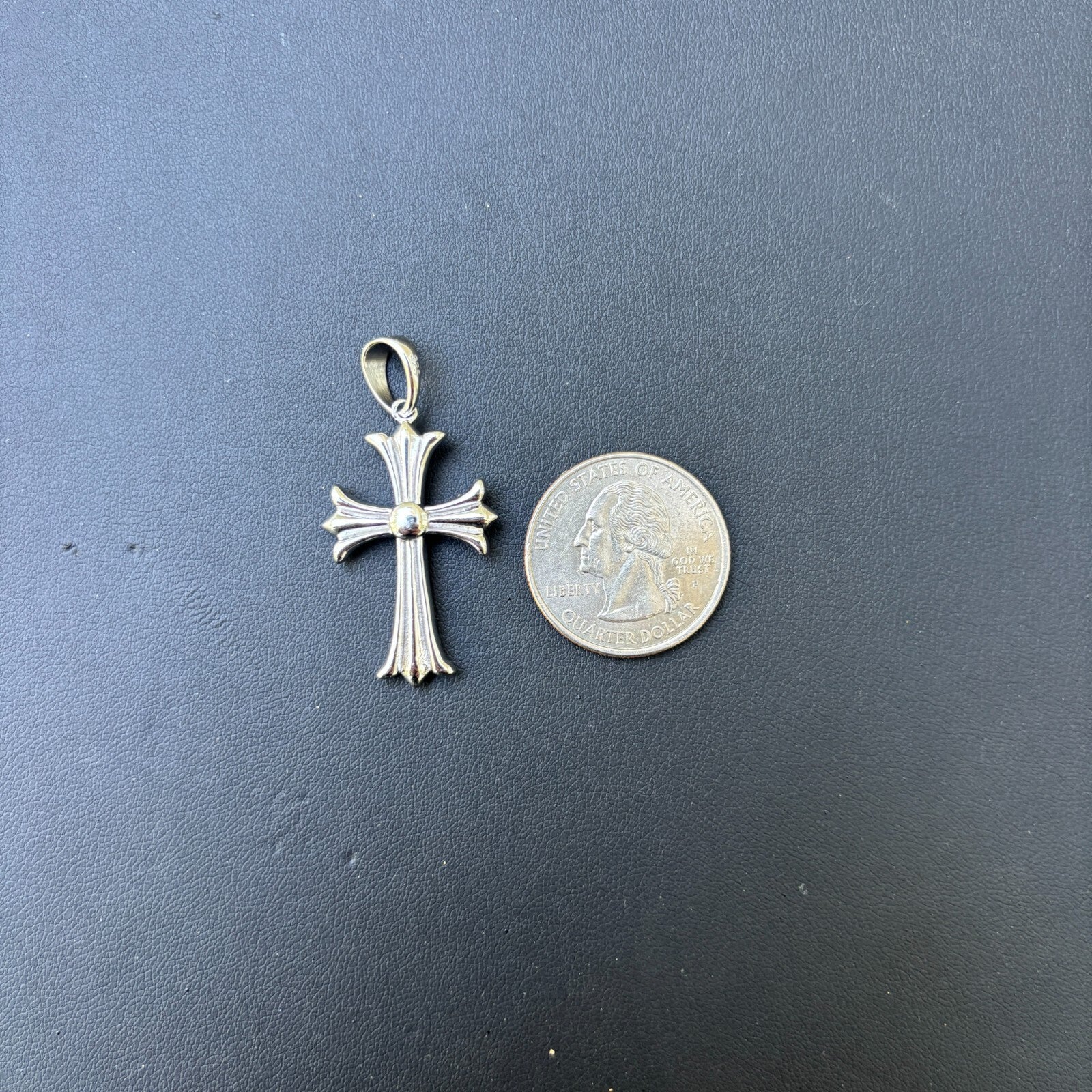 925 Sterling Silver Cross Hearts Pendant - Medium - Image 7