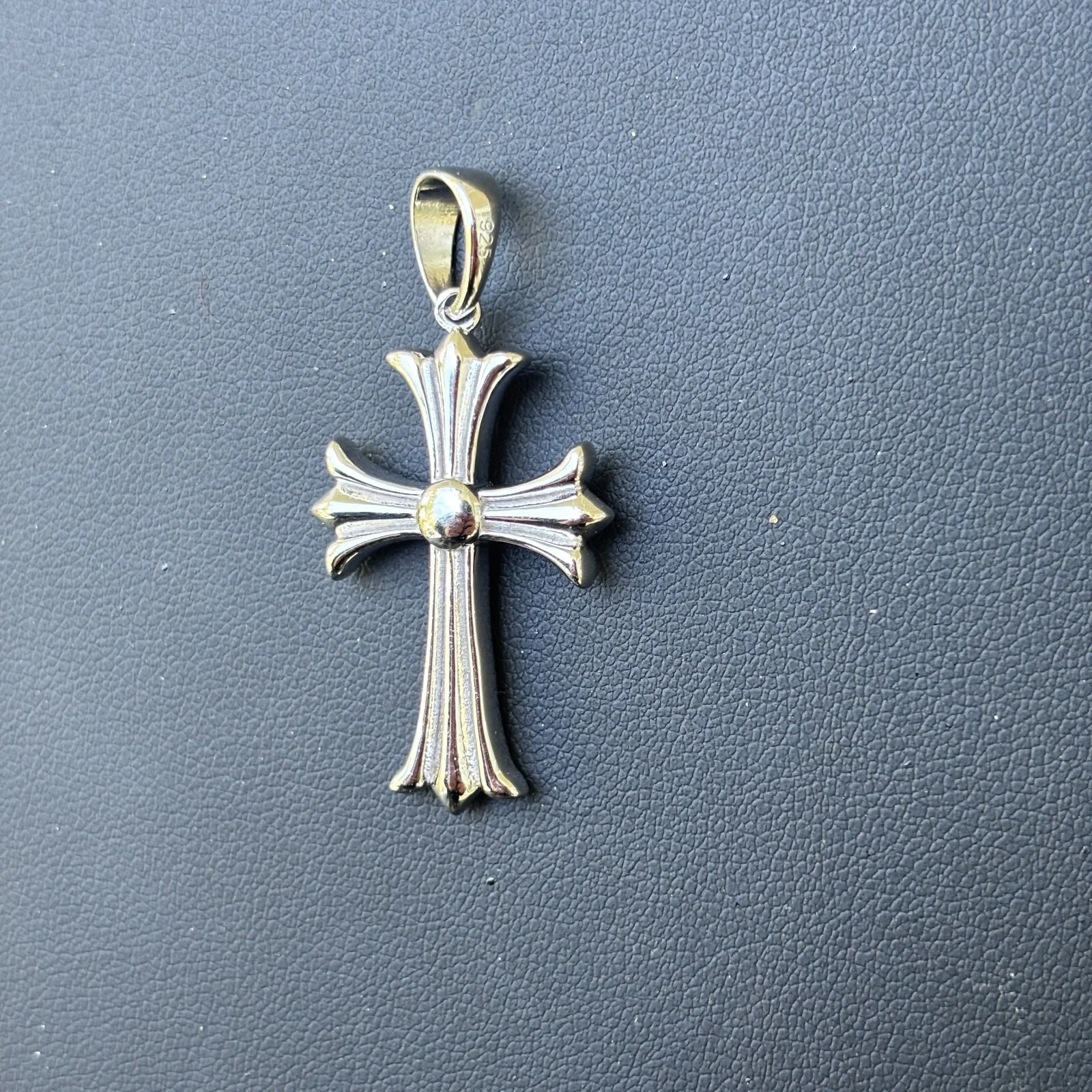925 Sterling Silver Cross Hearts Pendant - Medium - Image 8