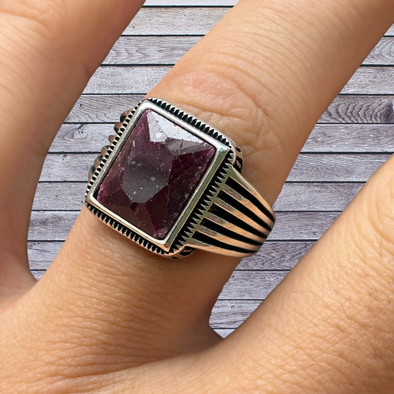 925 Sterling Silver Vintage Red Ruby Ring - Image 3