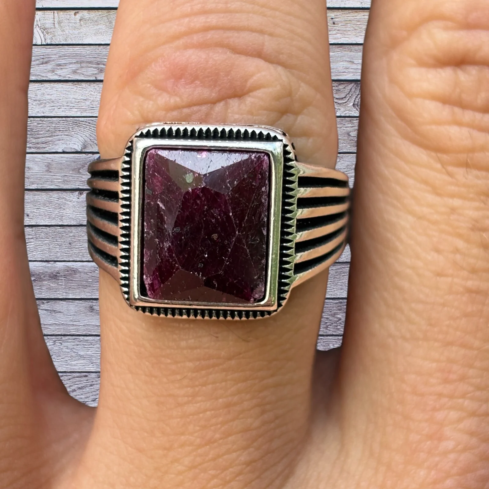 925 Sterling Silver Vintage Red Ruby Ring - Image 4