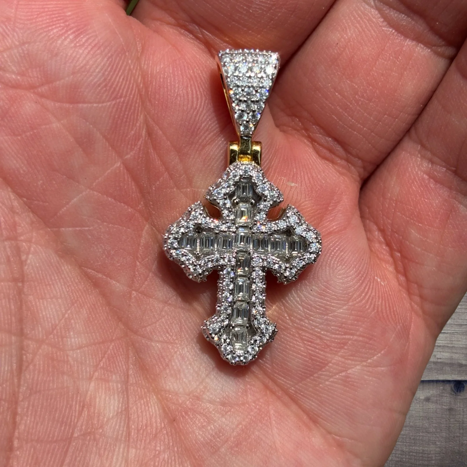 925 Sterling Silver Gothic Cross With Moissanite - Small - Image 8