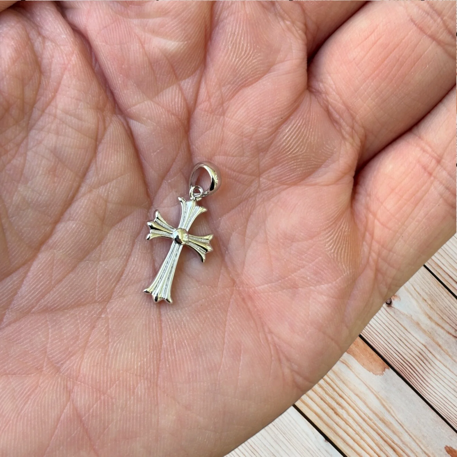 925 Sterling Silver Cross Hearts Pendant - Small - Image 5