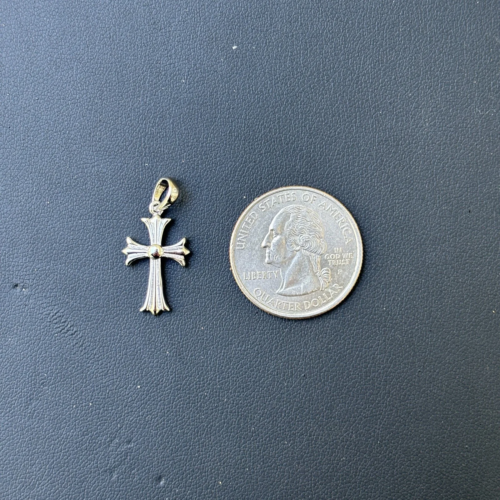 925 Sterling Silver Cross Hearts Pendant - Small - Image 7