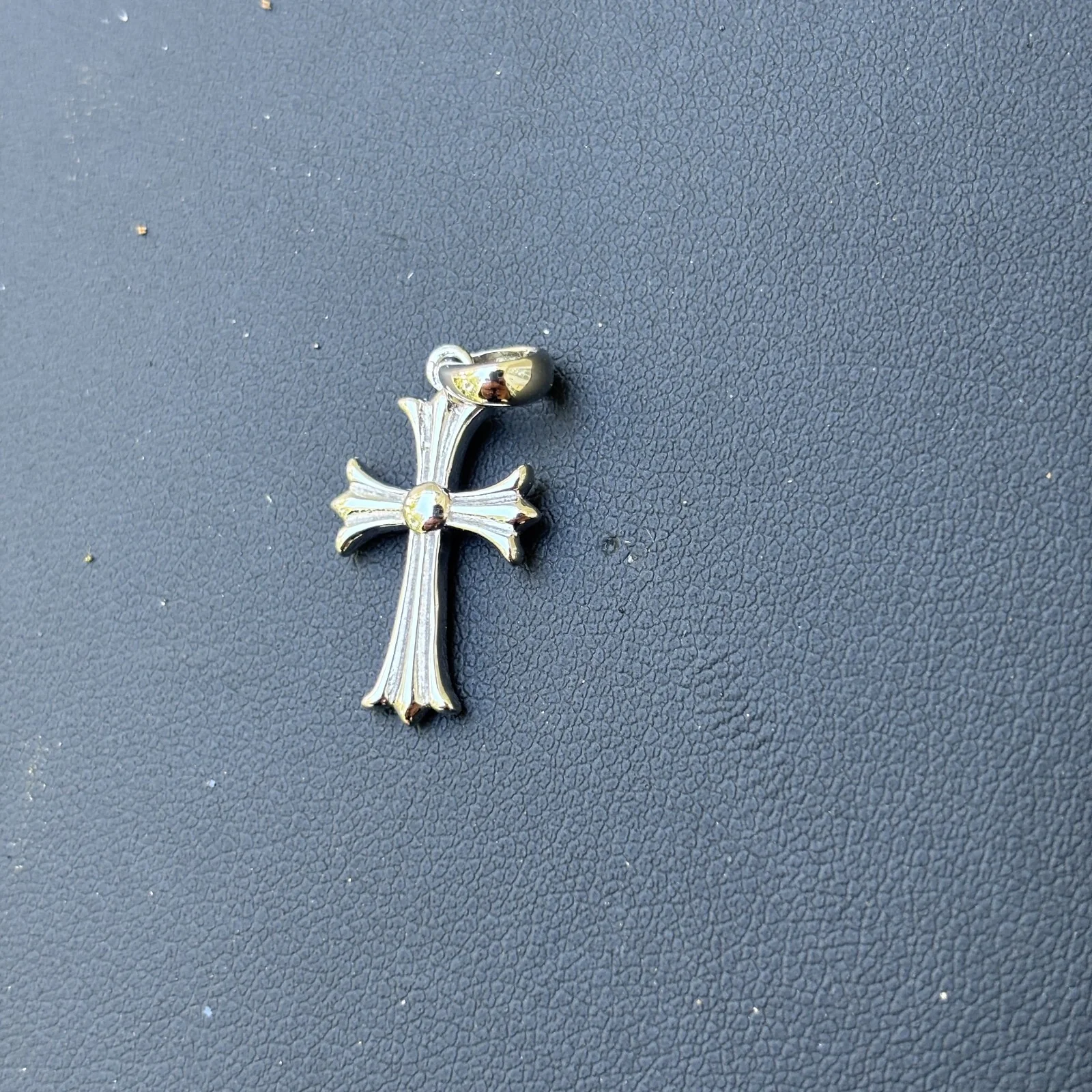 925 Sterling Silver Cross Hearts Pendant - Small - Image 8