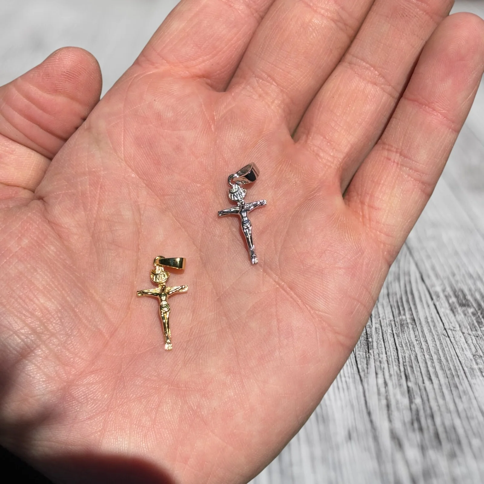 925 Sterling Silver Crucifix Cross Pendant - Small - Image 4