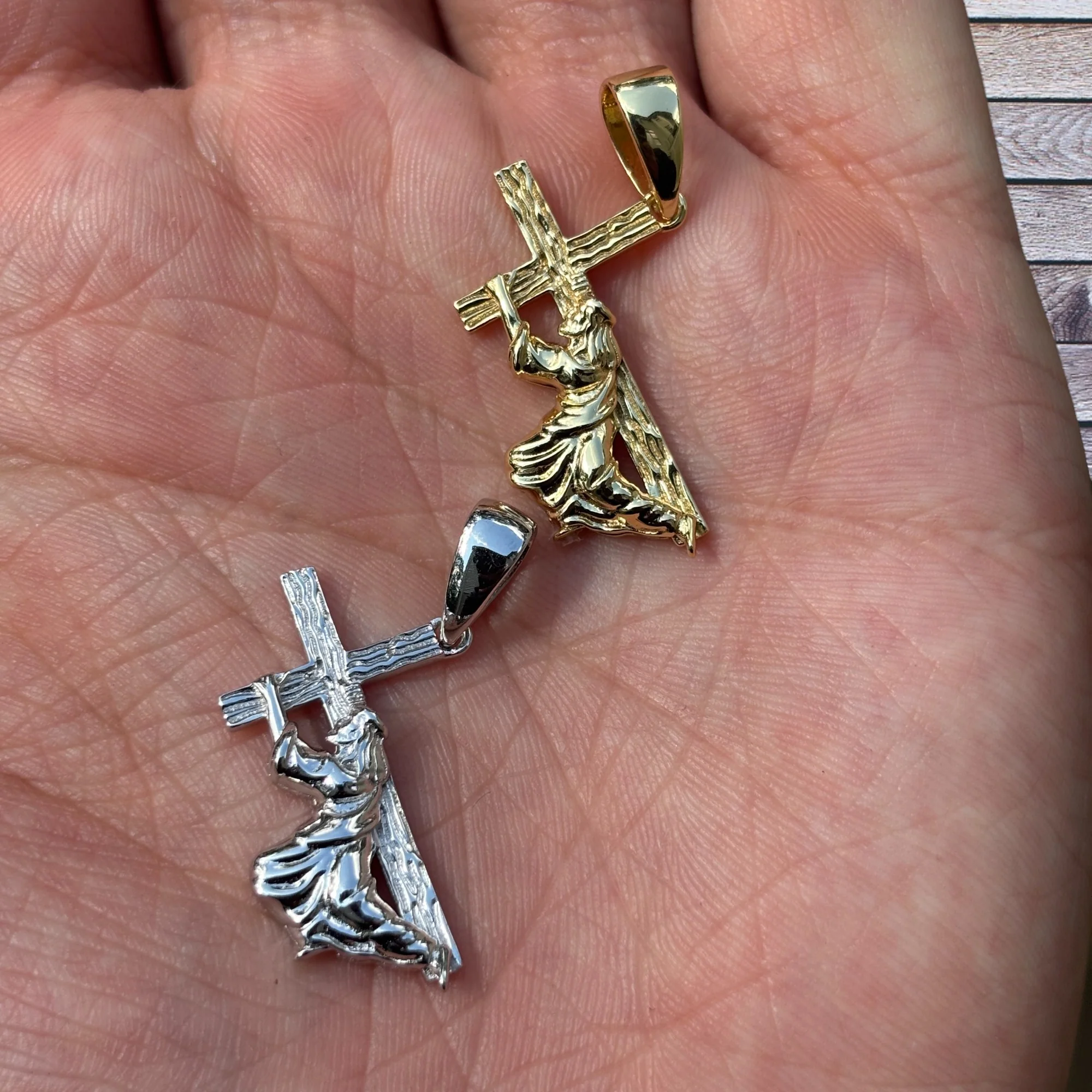 925 Sterling Silver Jesus Carrying Cross Pendant - Small - Image 3