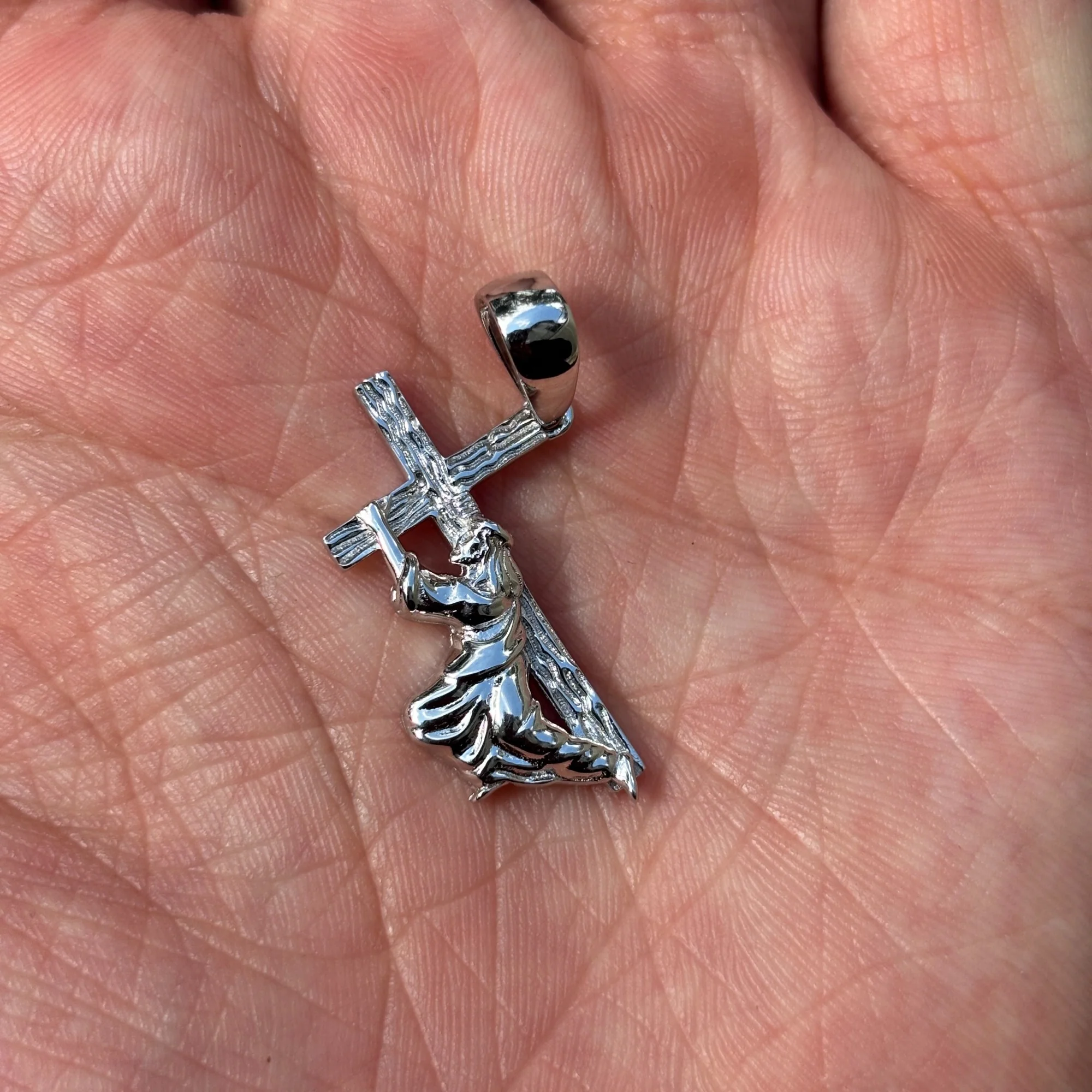 925 Sterling Silver Jesus Carrying Cross Pendant - Small - Image 4