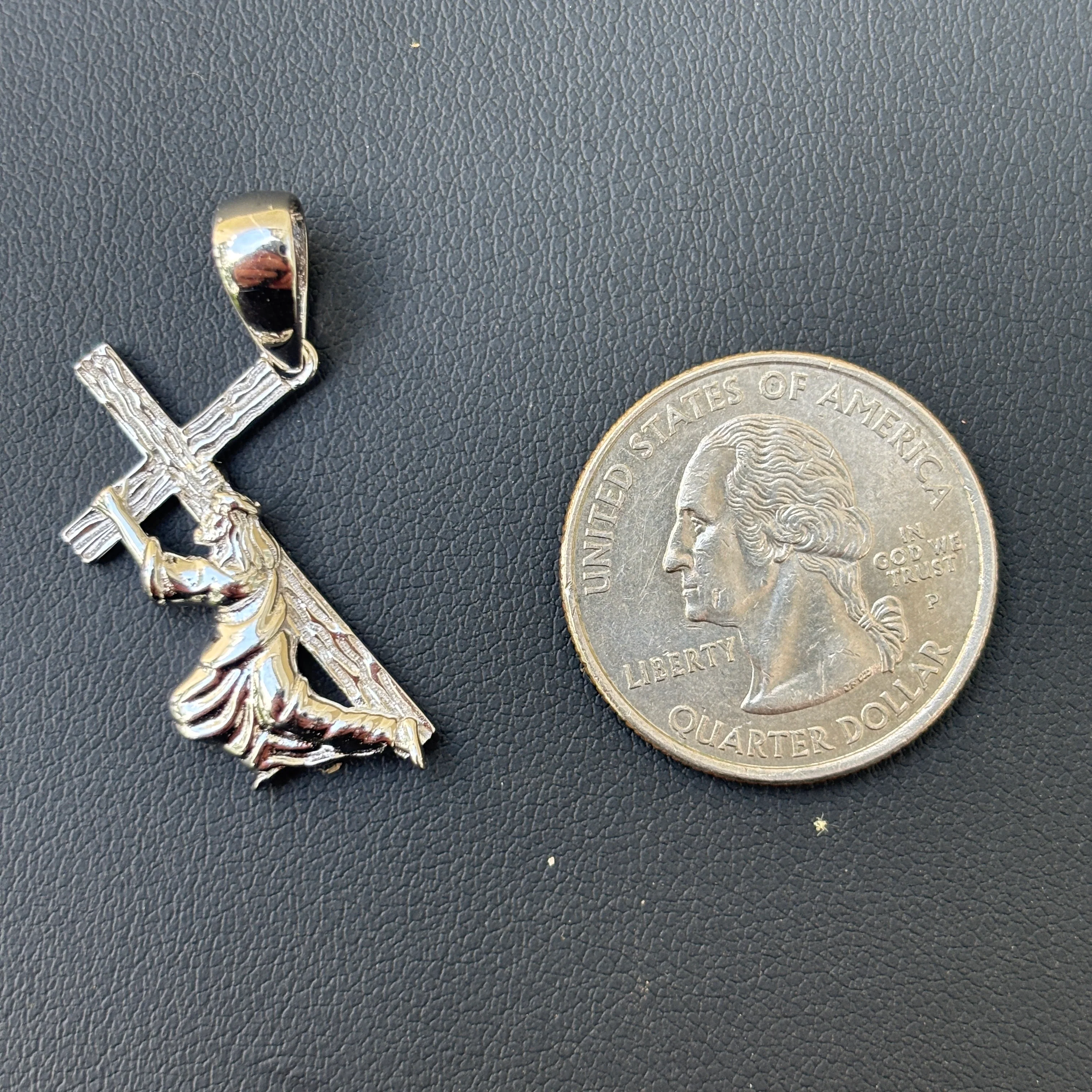 925 Sterling Silver Jesus Carrying Cross Pendant - Small - Image 6