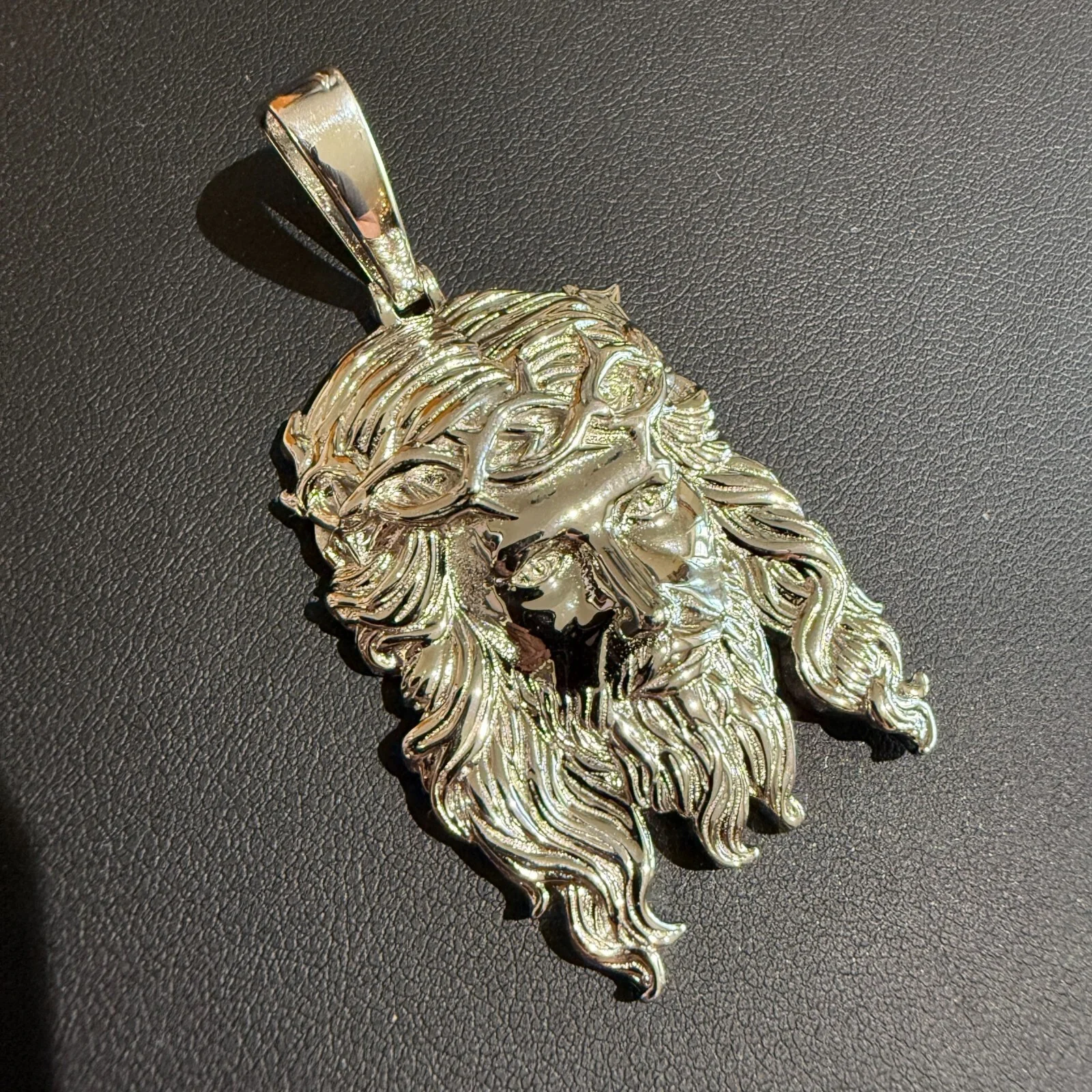 925 Sterling Silver Classic Jesus Piece Pendant - Medium - Image 9